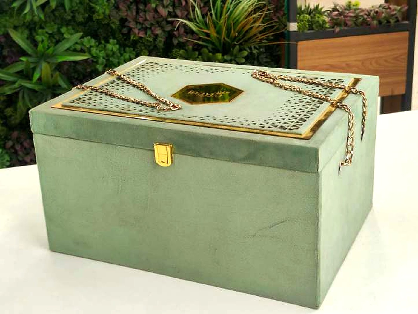 The Chain Detail — Reference H-2, Hamper Box Series